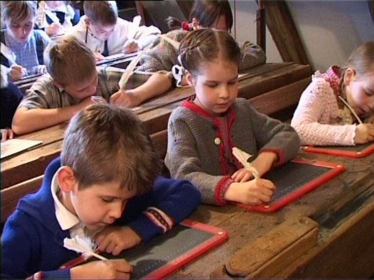 SCHULE - FRÜHER UND HEUTE